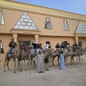 Pyramids & Otel
